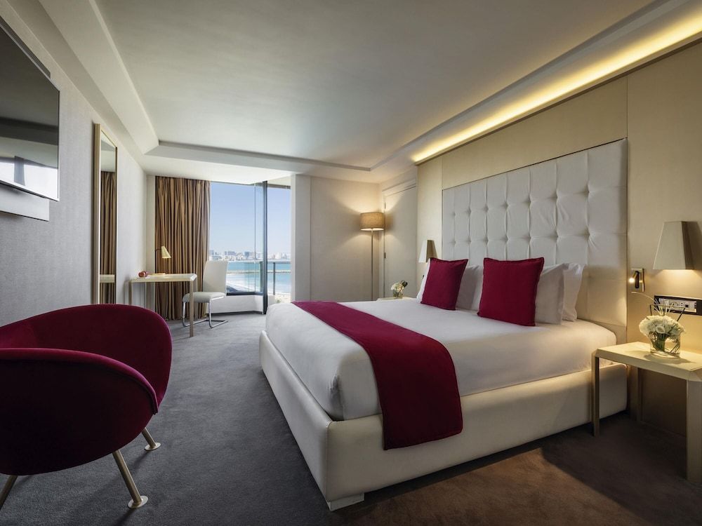 Executive Room, 1 King Bed, Partial Sea View