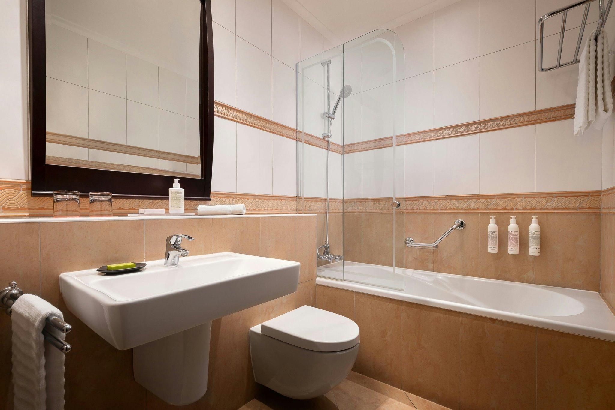 1 Bedroom Executive Suite, 1 King, Partial sea view, High floor, Terrace