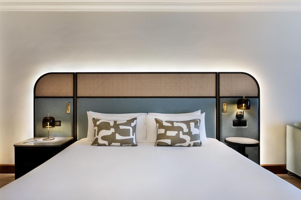 Deluxe Room (Grand Deluxe Pool View Room)