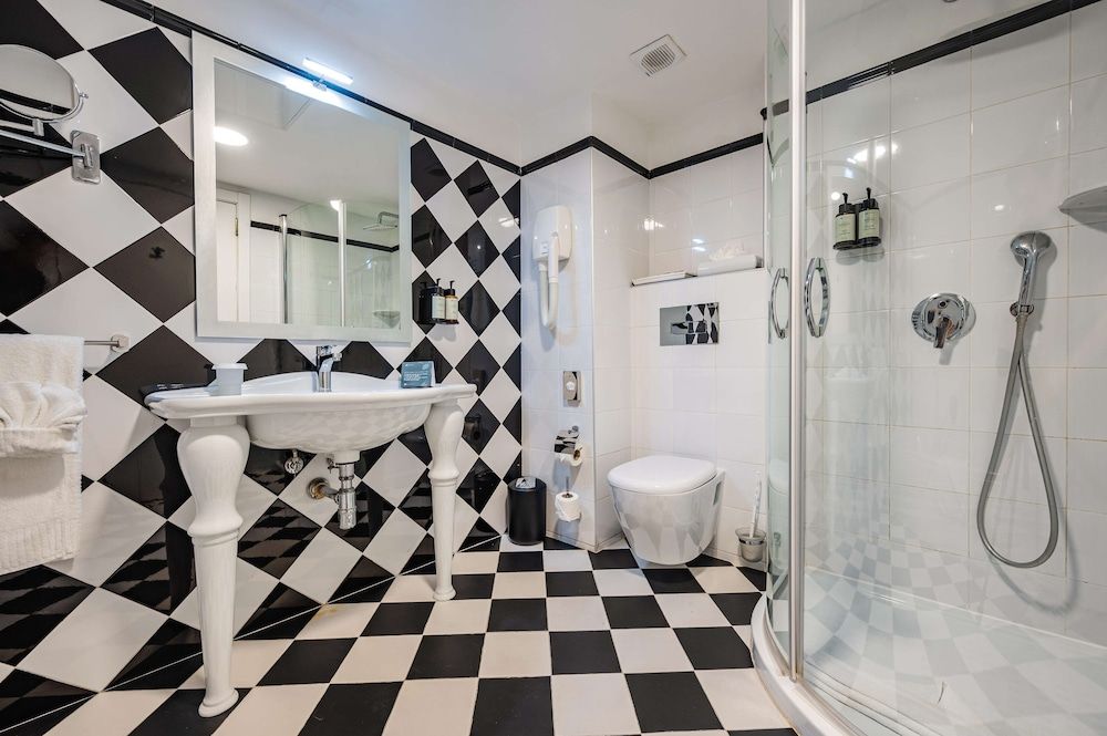 AX The Victoria Hotel Deluxe Suite 7