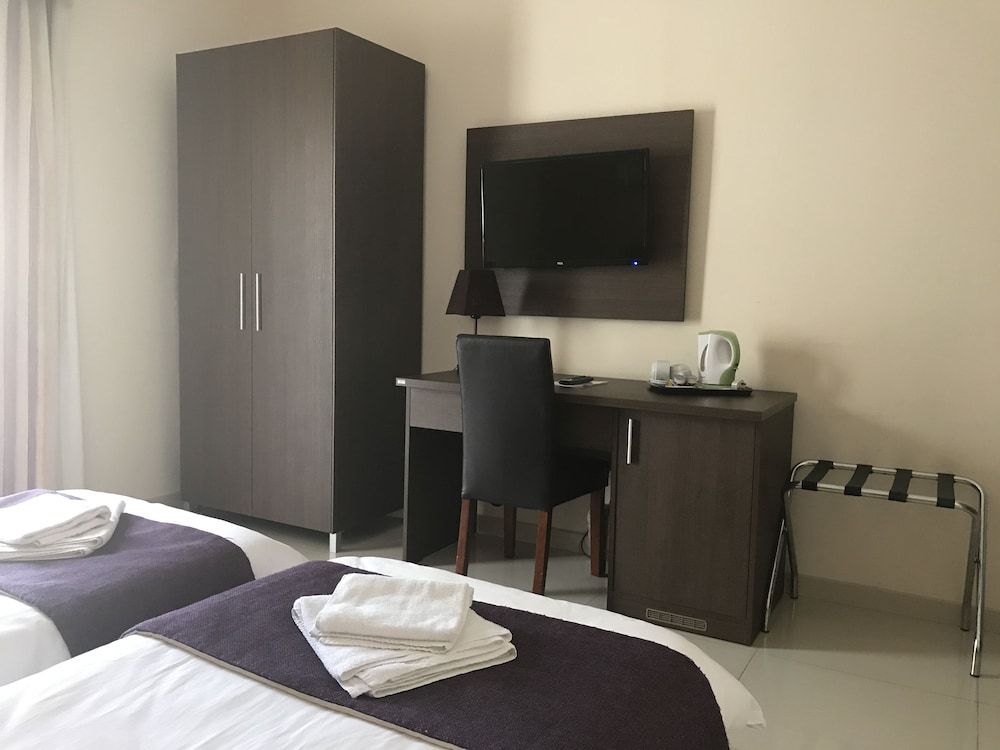 The Windsor Hotel Superior Twin Room 6