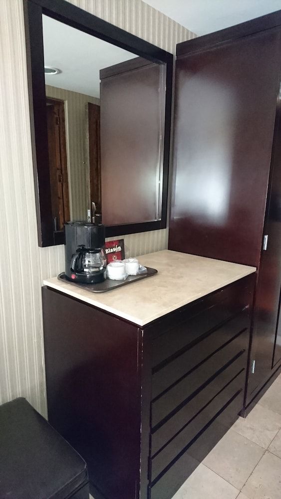 Hotel Gobernador Executive King Room 2