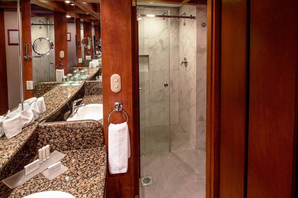 Courtyard by Marriott Mexico City Revolucion Room, 2 Double Beds, Non Smoking 9