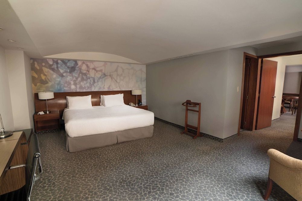 undefined Courtyard by Marriott Mexico City Revolucion 5