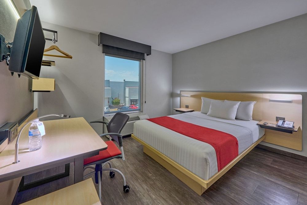 City Express by Marriott Mexicali Room, 1 Queen Bed 4
