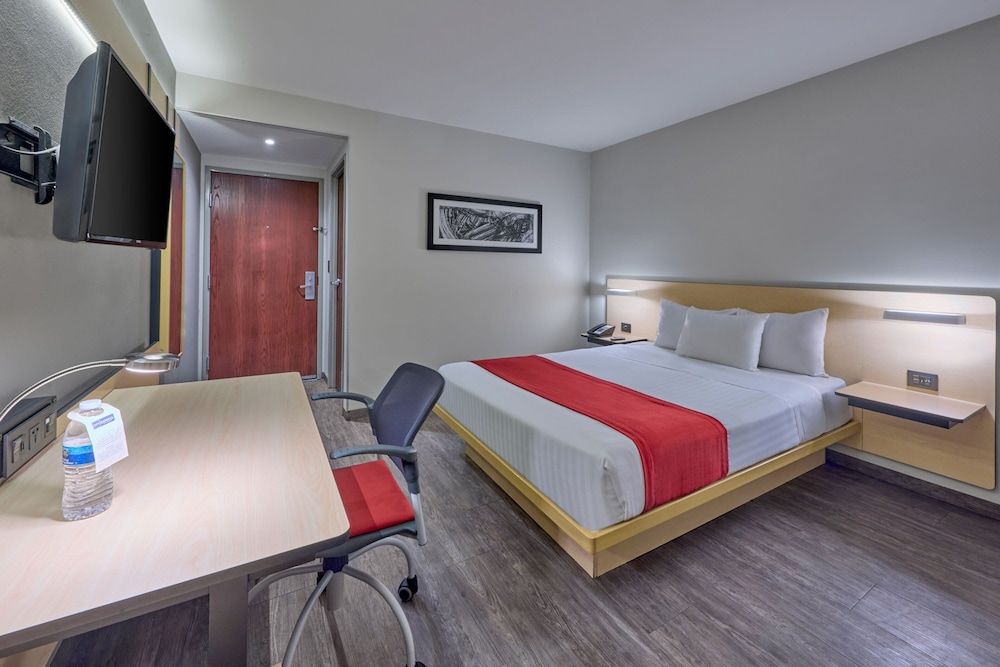 City Express by Marriott Mexicali Room, 1 Queen Bed 5