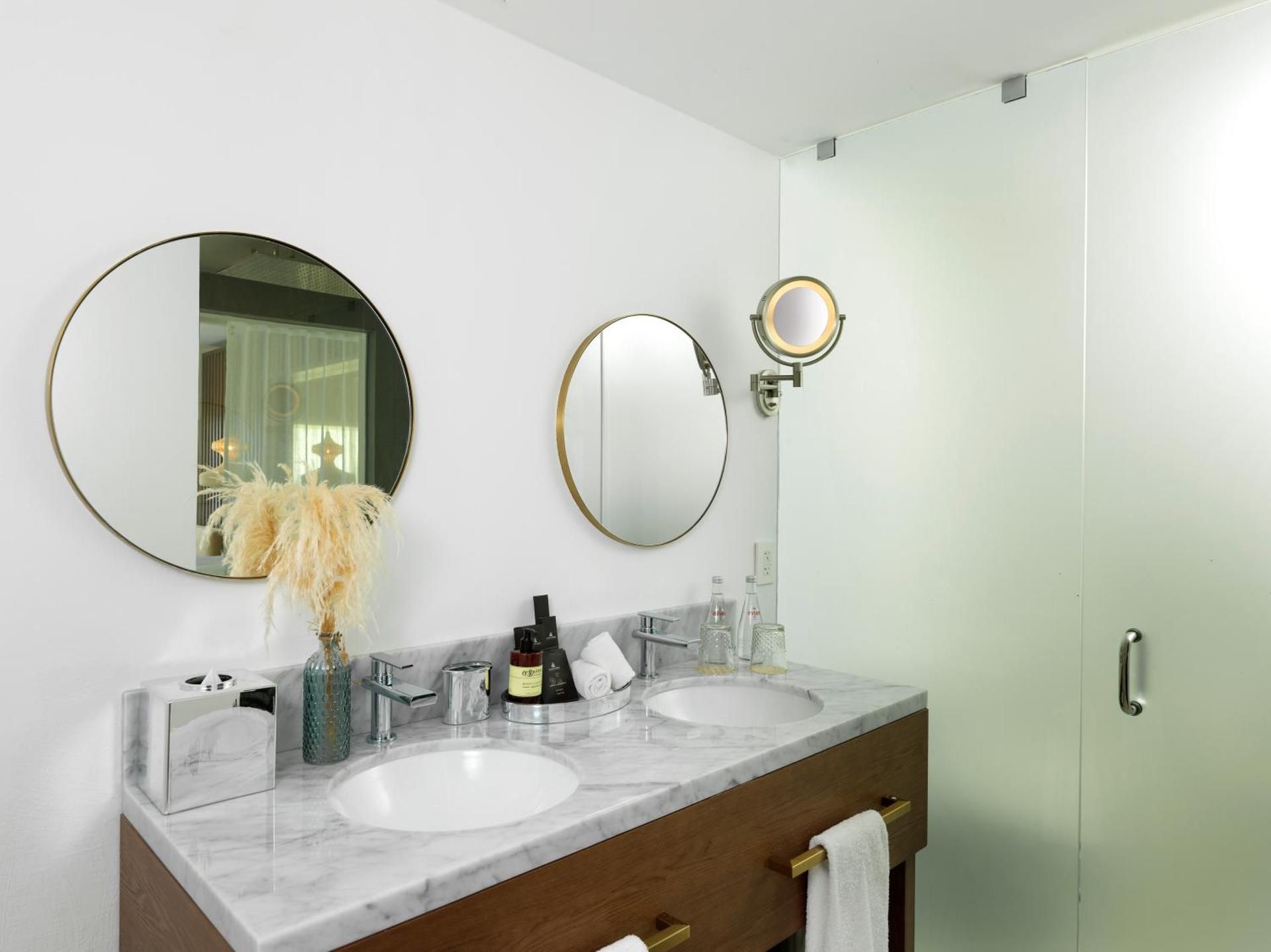 Beyond ME+ Suite with Hot Tub and Terrace