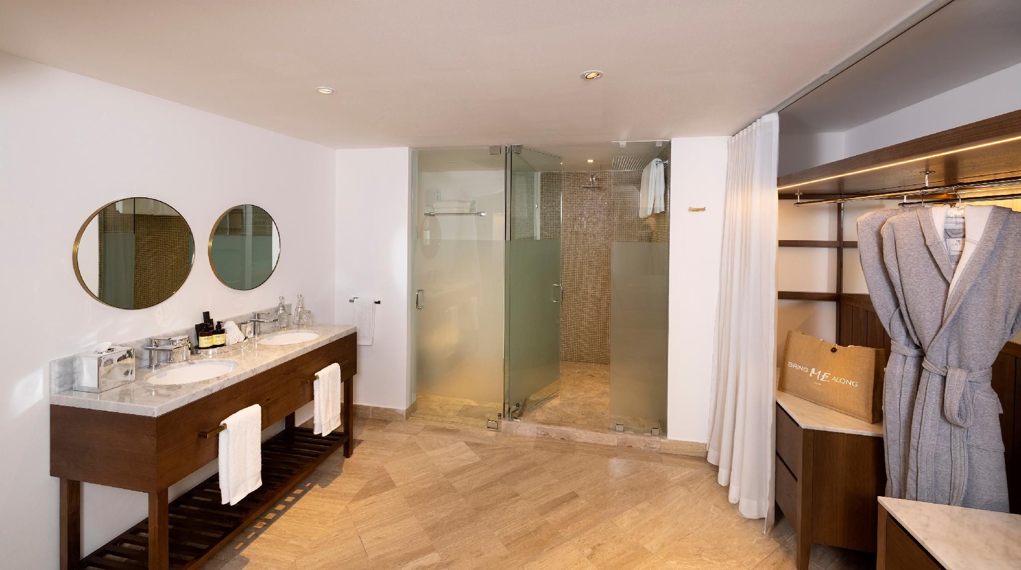 Exclusive ME+ Suite with Hot Tub and Terrace