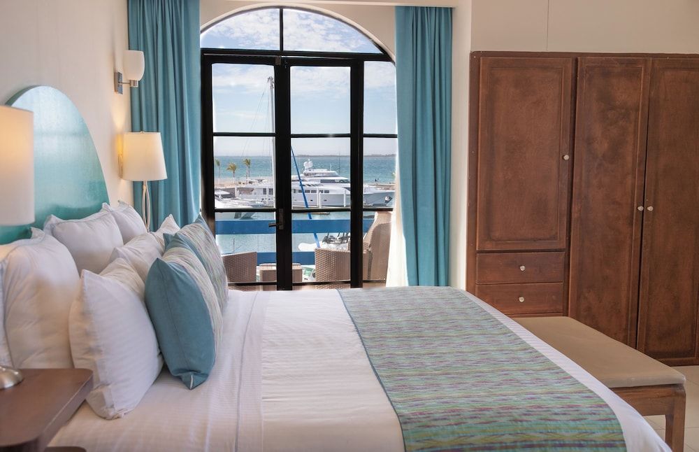 The Westmarine Waterfront Hotel Deluxe Suite, 1 King Bed 6