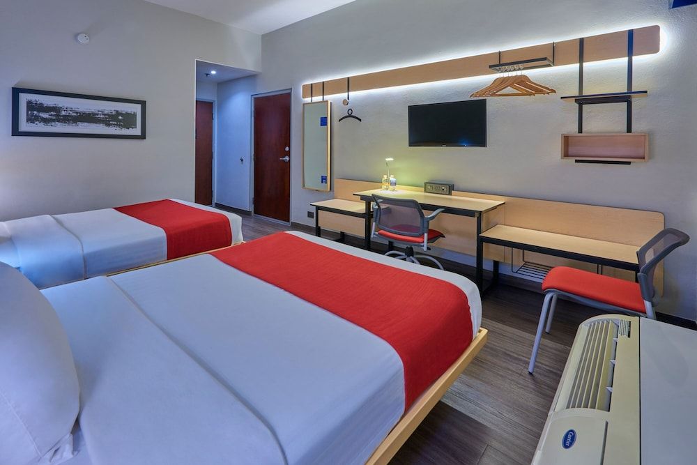 City Express by Marriott Chihuahua Room, 2 Double Beds, Non Smoking 8