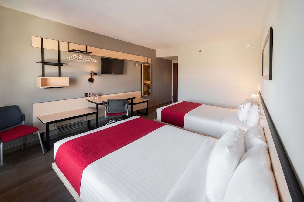 City Express by Marriott Chihuahua Room, 2 Double Beds, Non Smoking 2