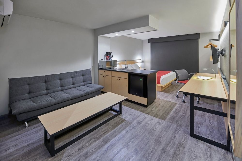 City Express by Marriott Ciudad Juarez Suite, 1 Queen Bed with Sofa bed 6