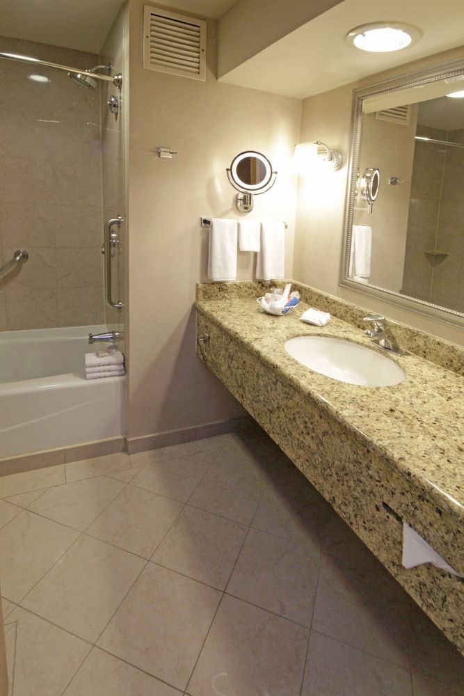 Standard Room, 1 King Bed, Club Lounge Access