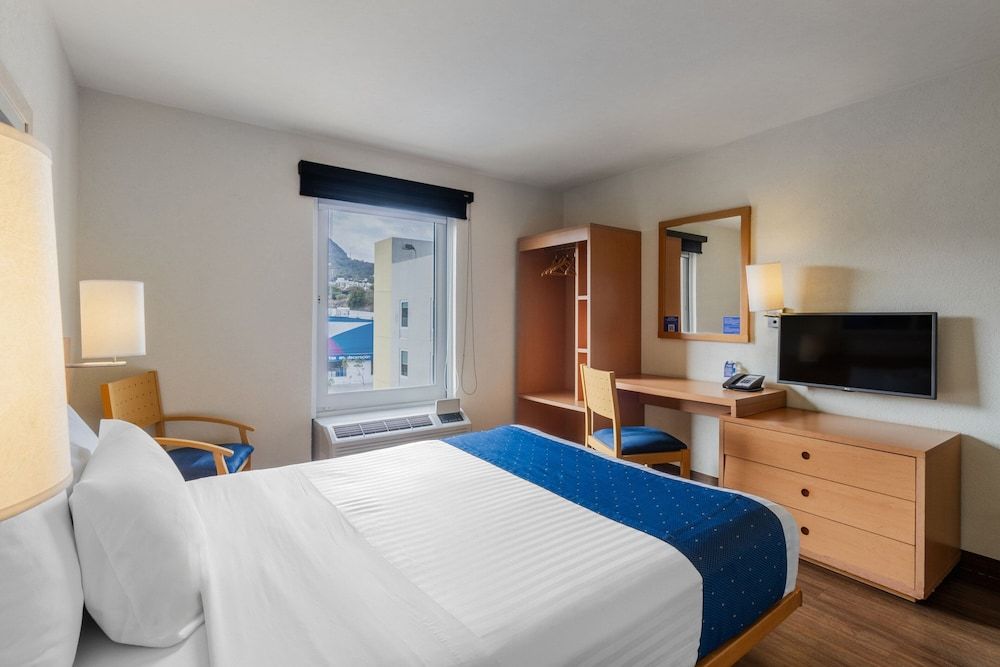 City Express by Marriott Tuxtla Gutierrez Room, 1 Queen Bed 2