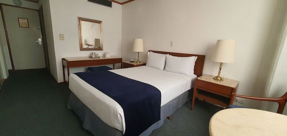 Bristol Hotel Standard Room 3