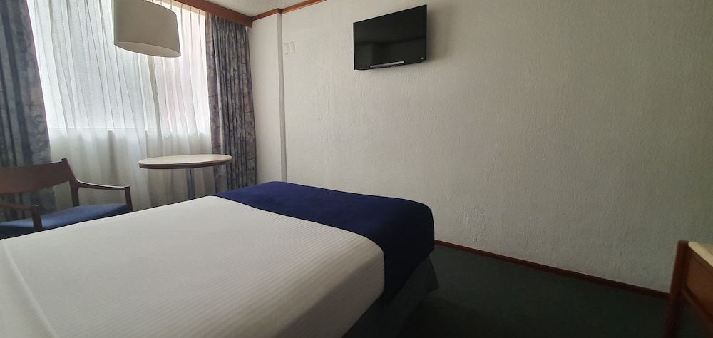 Bristol Hotel Standard Room 2