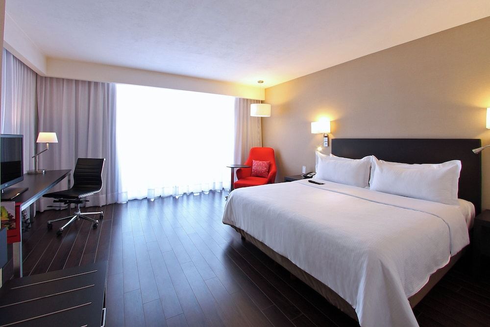 Fiesta Inn Insurgentes Viaducto Executive Room, 1 King Bed 3