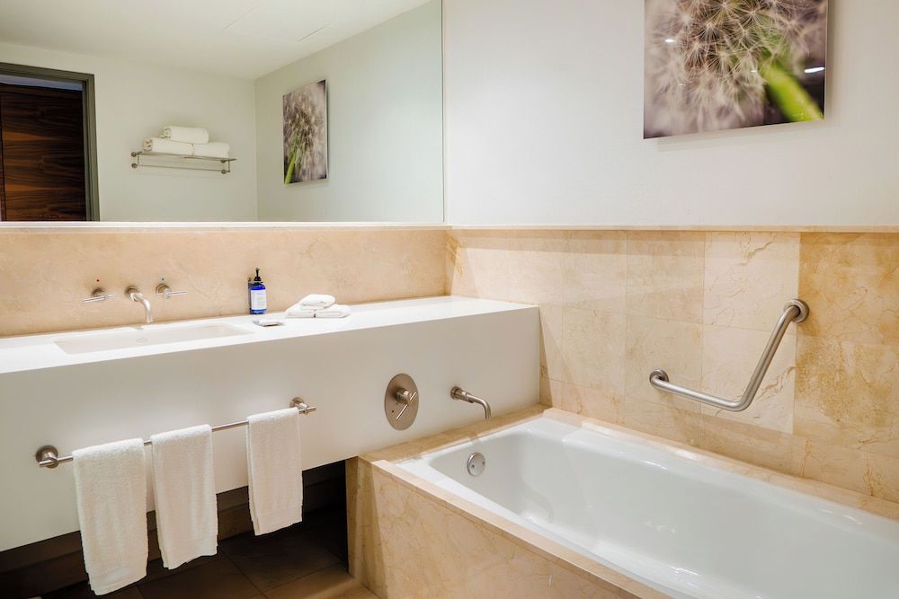 DoubleTree by Hilton Hotel Mexico City Santa Fe Room, Non Smoking (2 DOUBLE BEDS) 4