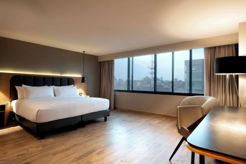 Hilton Mexico City Airport Standard Room, 1 King Bed 5