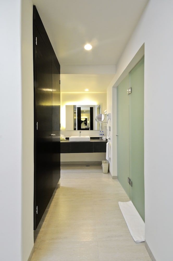 Holiday Inn Mexico Dali Airport by IHG Standard Room, Non Smoking 2