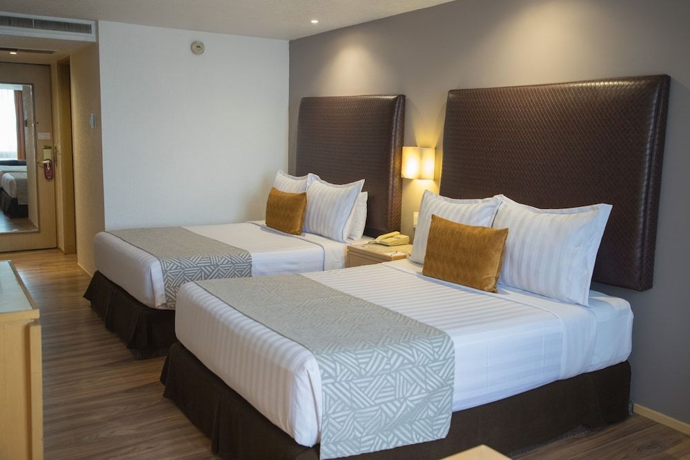 Sevilla Palace Hotel Standard Room, 2 Double Beds 3