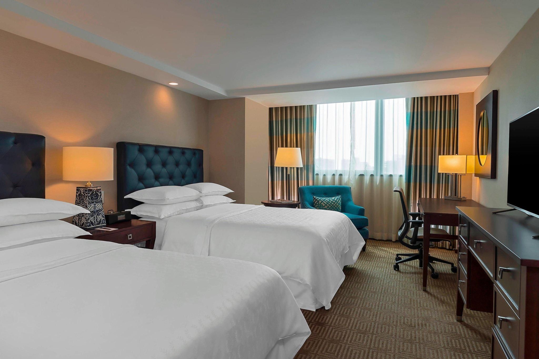 Business Deluxe, Guest room, 2 Double, Reforma Avenue view, Reforma Tower