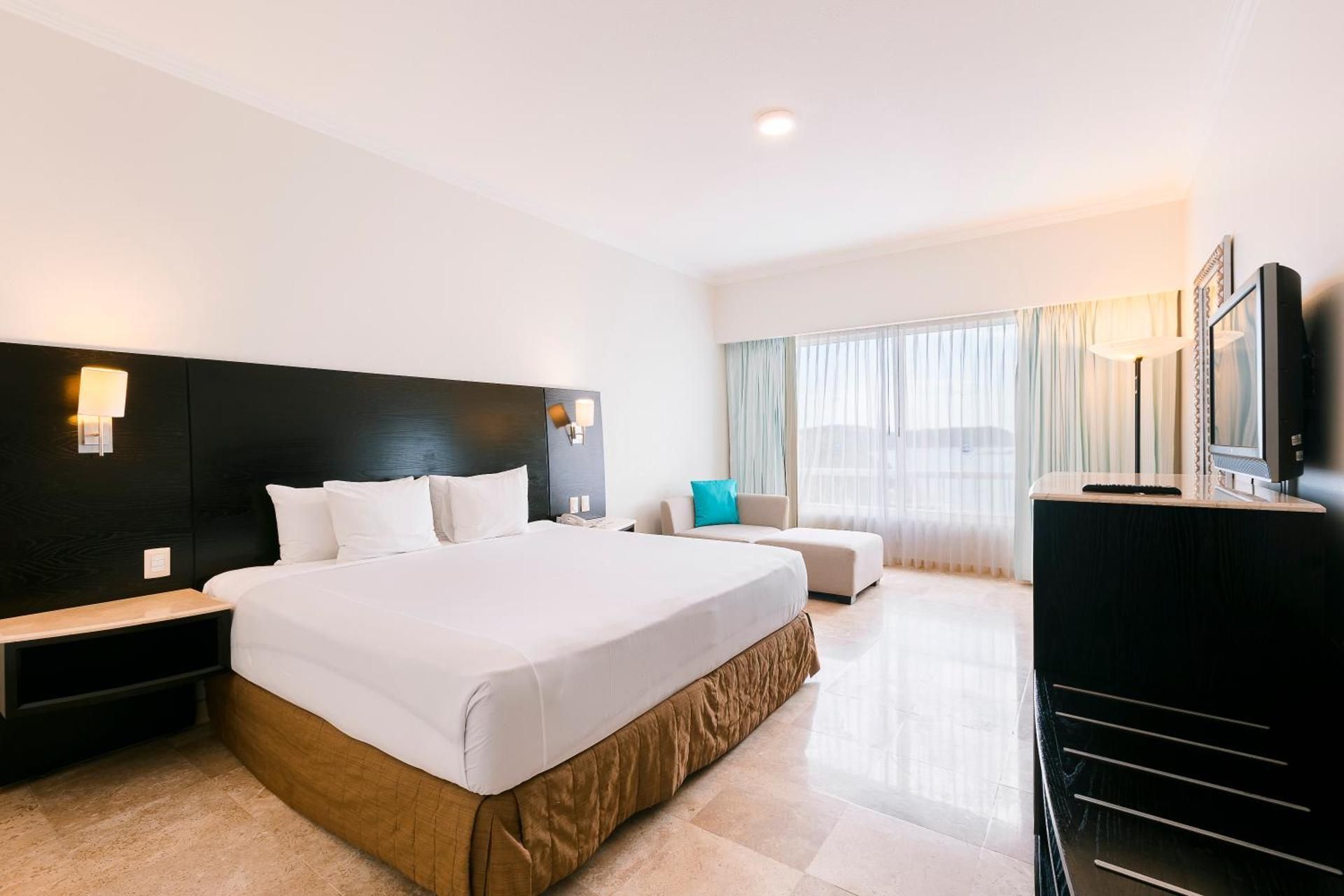 Deluxe Queen Room with Two Queen Beds