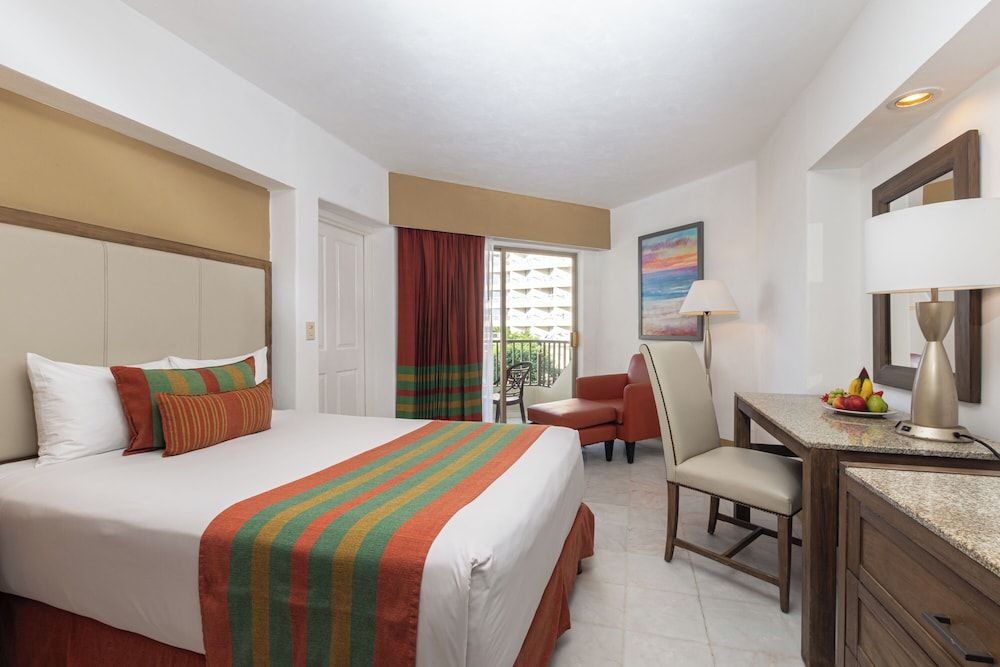 Tesoro Ixtapa Beach Resort Standard Room, Garden View 4