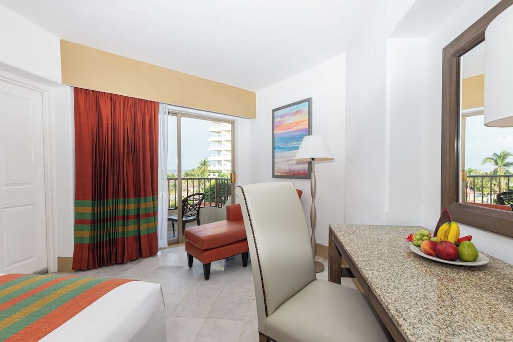 Tesoro Ixtapa Beach Resort Standard Room, Garden View 8