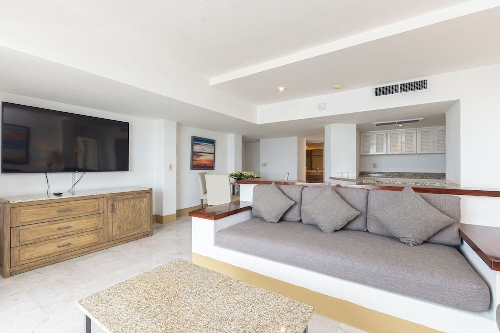 Tesoro Ixtapa Beach Resort Suite, 2 Bedrooms, 2 Bathrooms, Partial Ocean View 6