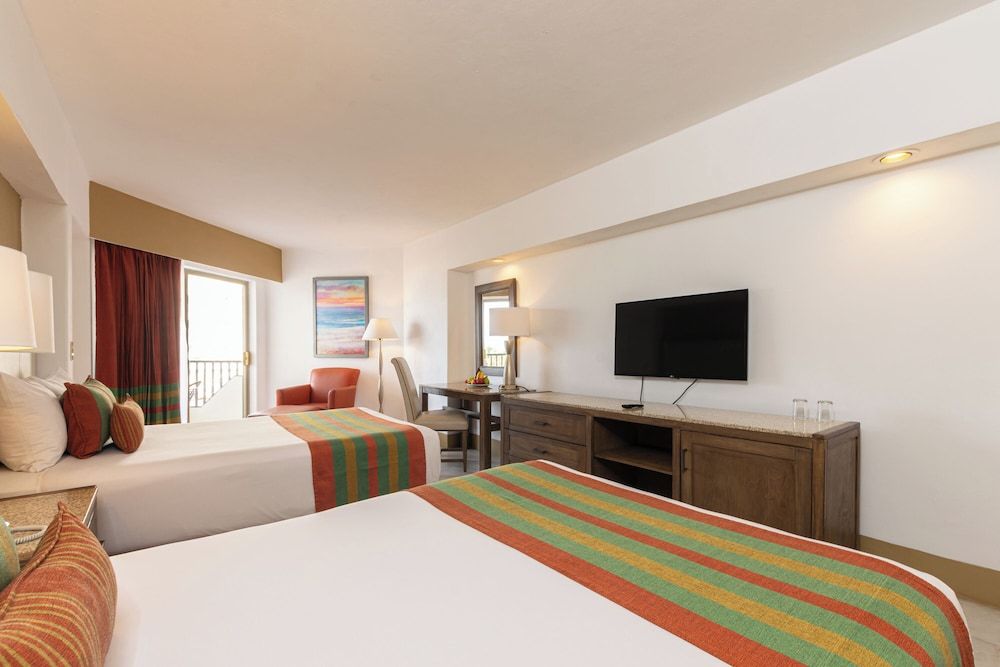 Tesoro Ixtapa Beach Resort Standard Room, Garden View 5