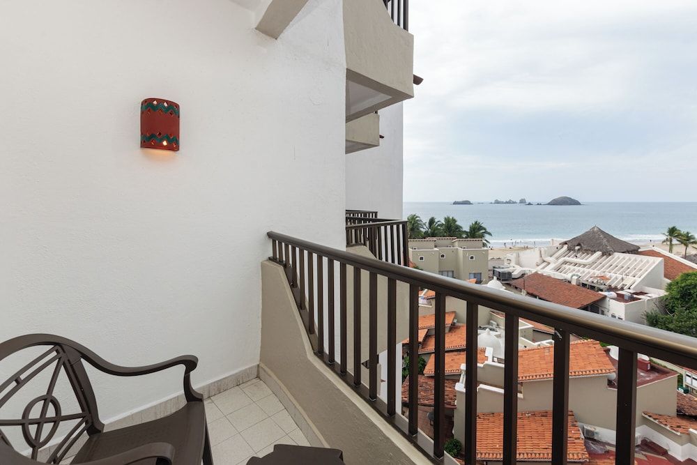 Tesoro Ixtapa Beach Resort Standard Room, Partial Ocean View 12