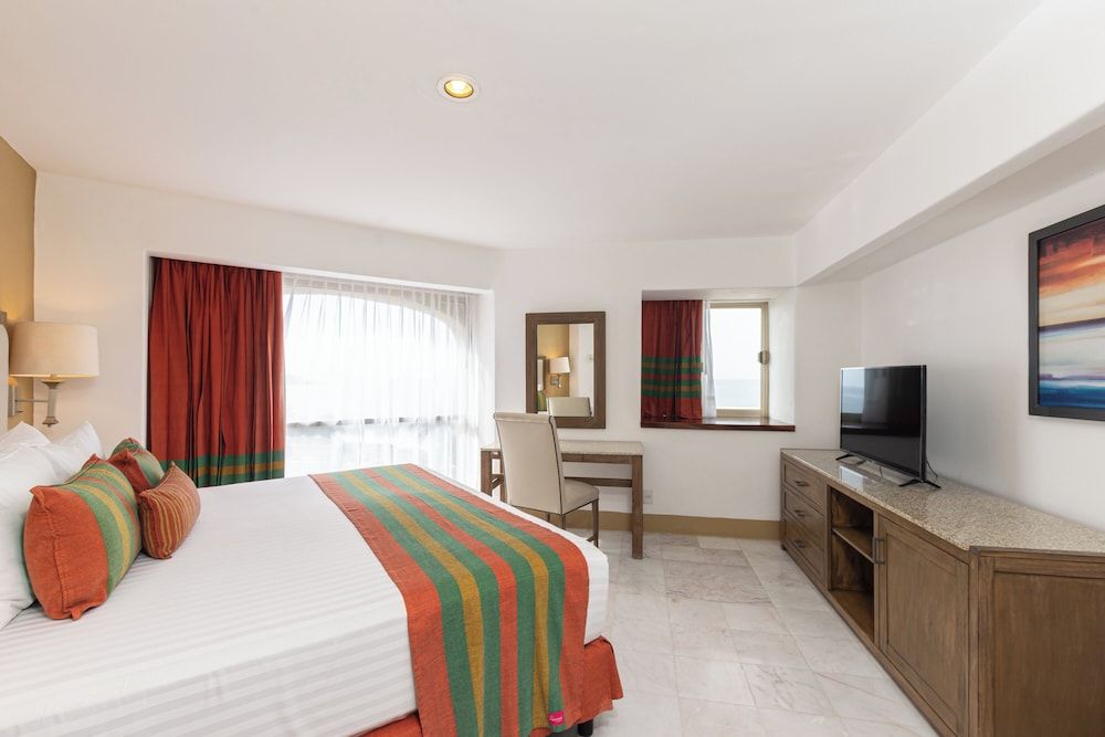 Tesoro Ixtapa Beach Resort Suite, 2 Bedrooms, 2 Bathrooms, Partial Ocean View 5