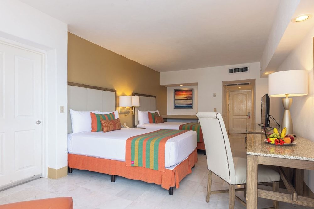 Tesoro Ixtapa Beach Resort Standard Room, Partial Ocean View 5