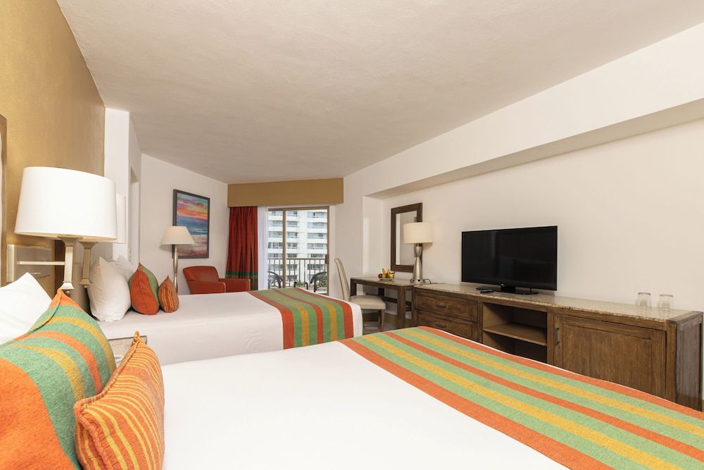 Tesoro Ixtapa Beach Resort Standard Room, Partial Ocean View 2