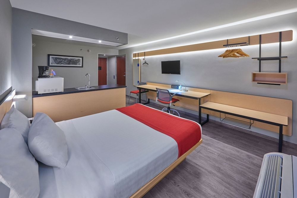 City Express by Marriott Irapuato Superior Room, 1 Queen Bed with Sofa bed, Non Smoking 2