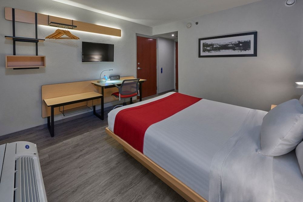 City Express by Marriott Irapuato Room, 1 Queen Bed, Non Smoking 2