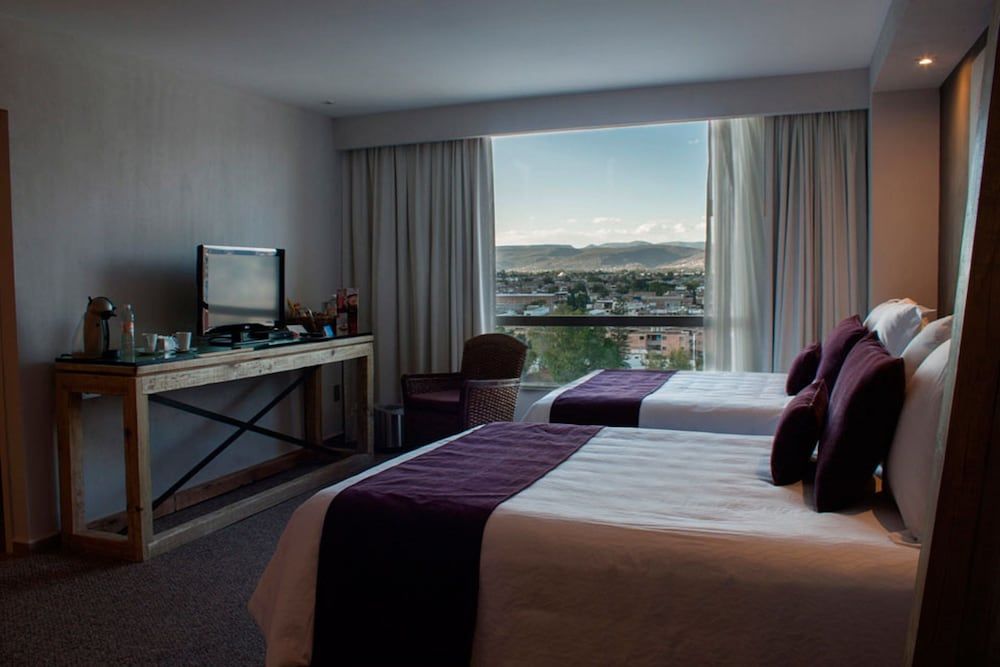 Junior Suite, Executive