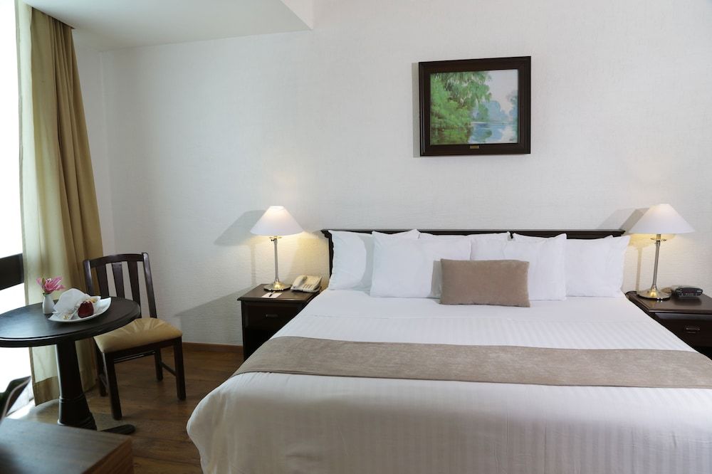 Mesón Ejecutivo Guadalajara Minerva - Av México Superior Room, 1 King Bed 4