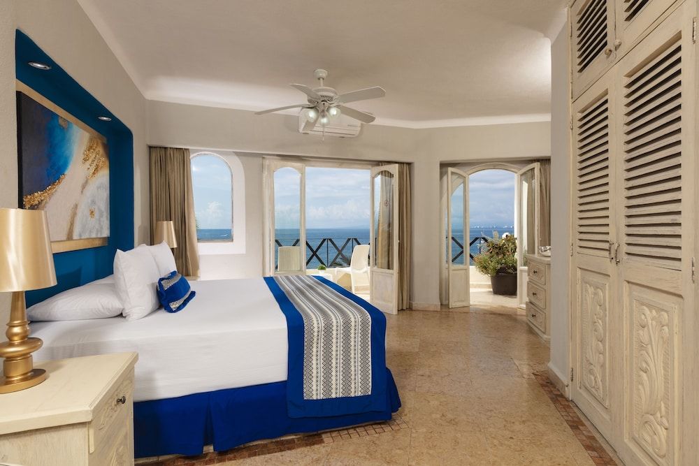 Breezy Blue Jr Suite