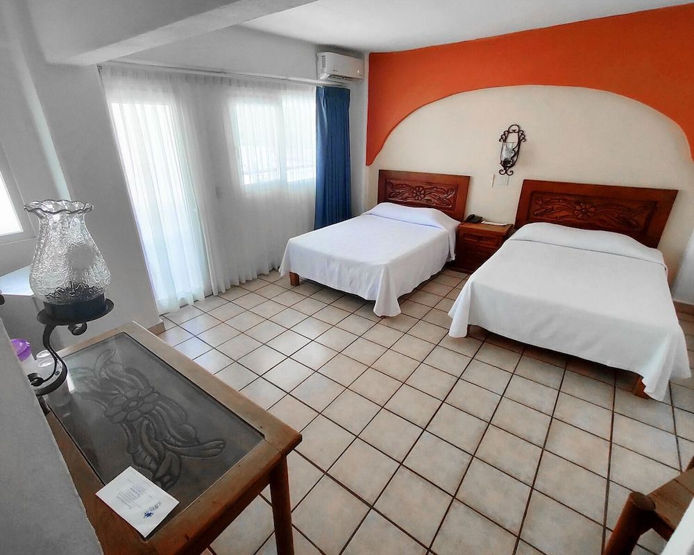El Pescador Hotel Standard Room, 2 Double Beds, Ensuite, City View 3