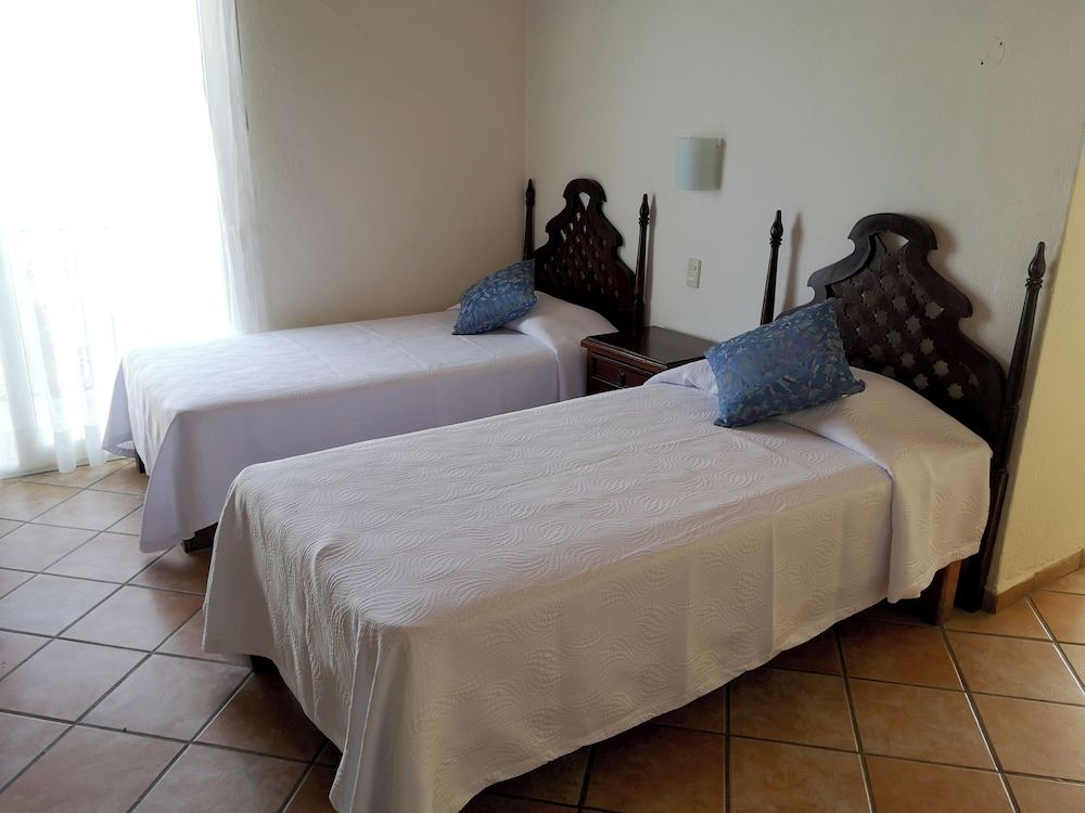 El Pescador Hotel Family Room, Multiple Beds, Ensuite, City View 2