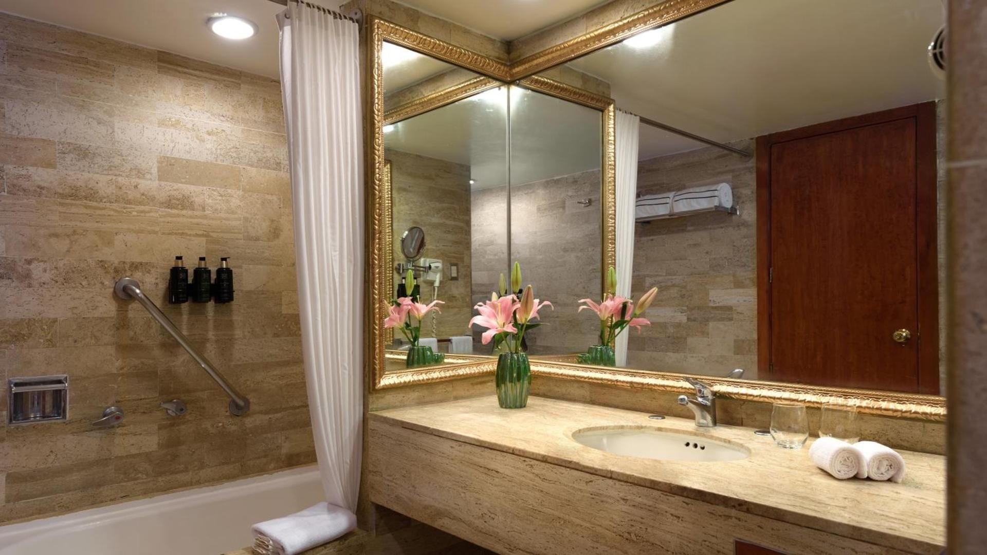 One-Bedroom Premium Master Suite with Garden View