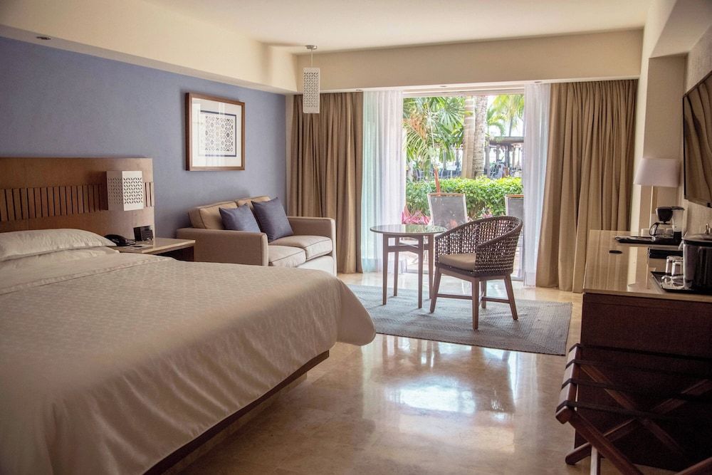 Deluxe Room, 1 King Bed, Garden View, Ground Floor