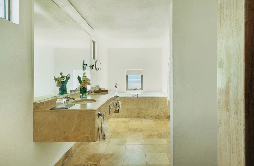 Villa Premiere Boutique Hotel & Romantic Getaway Master Oceanfront Suite with Jacuzzi 6