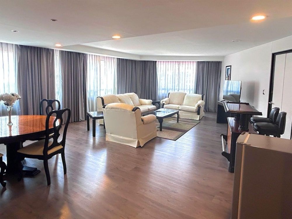 Grand Cantalagua Hotel Morelia, BW Signature Collection Presidential Suite, 1 King Bed, Non Smoking (Living Room) 9