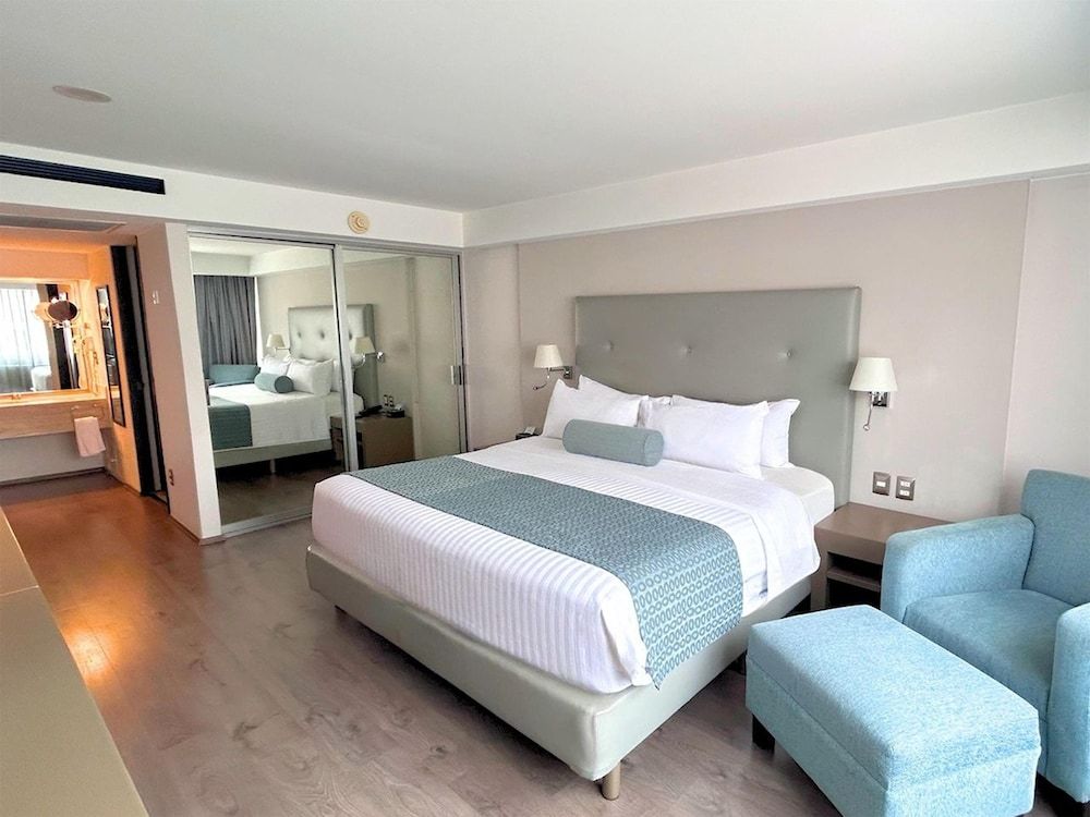 Grand Cantalagua Hotel Morelia, BW Signature Collection Presidential Suite, 1 King Bed, Non Smoking (Living Room) 3