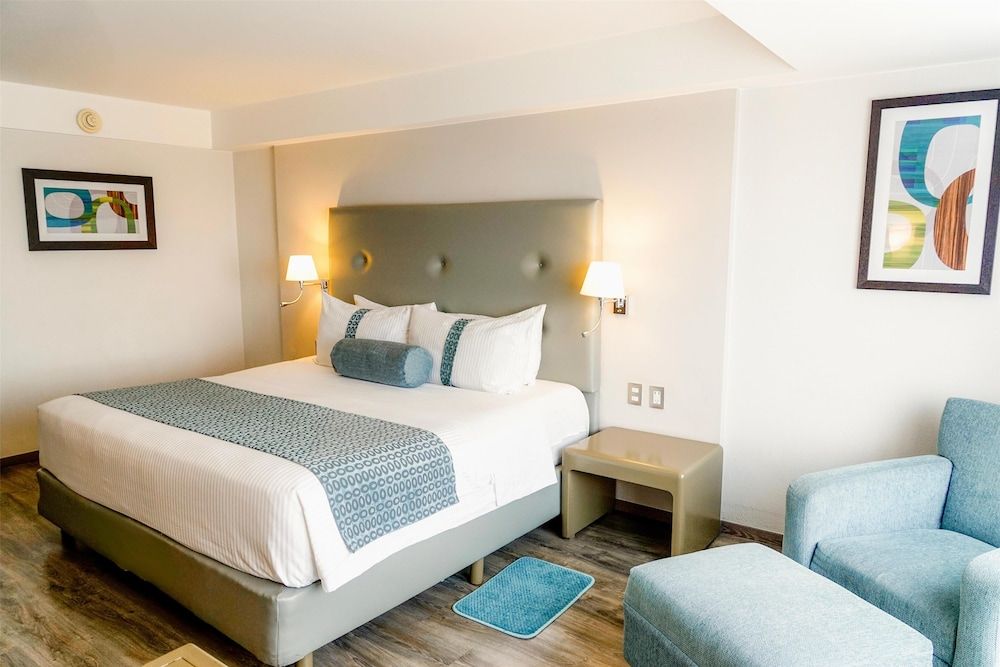 Grand Cantalagua Hotel Morelia, BW Signature Collection Suite, 1 King Bed, Non Smoking 7