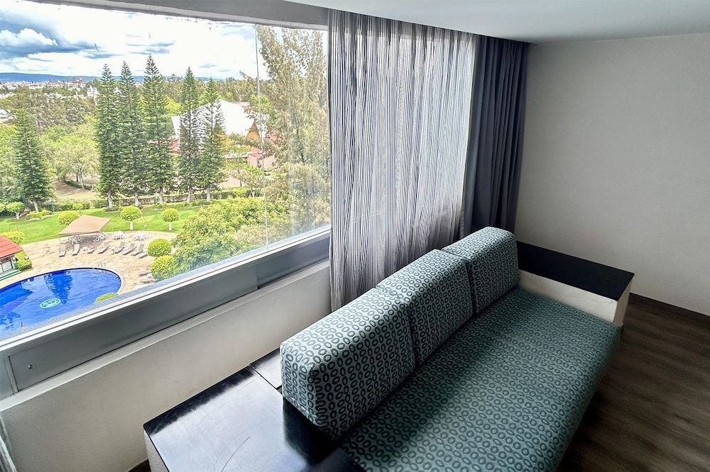 Grand Cantalagua Hotel Morelia, BW Signature Collection Suite, 1 King Bed, Non Smoking 16