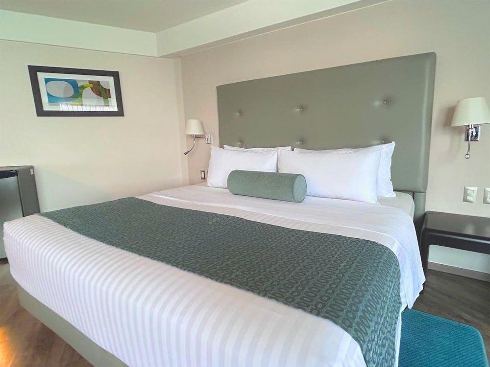 Grand Cantalagua Hotel Morelia, BW Signature Collection Suite, 1 King Bed, Non Smoking 5